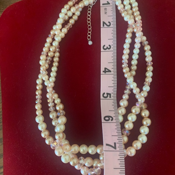 Tri-Strand Pale Pink Pearl necklace - Picture 5 of 7